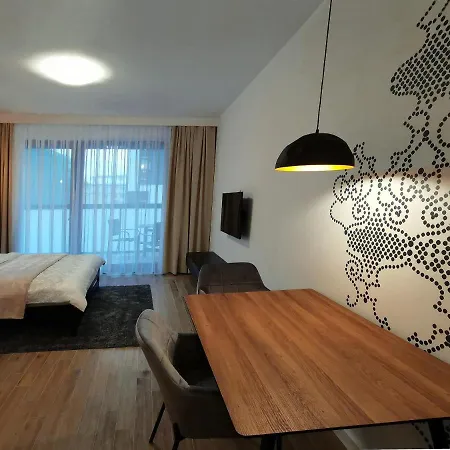 Apartment Come&stay Wola Warschau