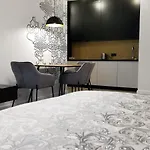 Come&stay Wola Apartman